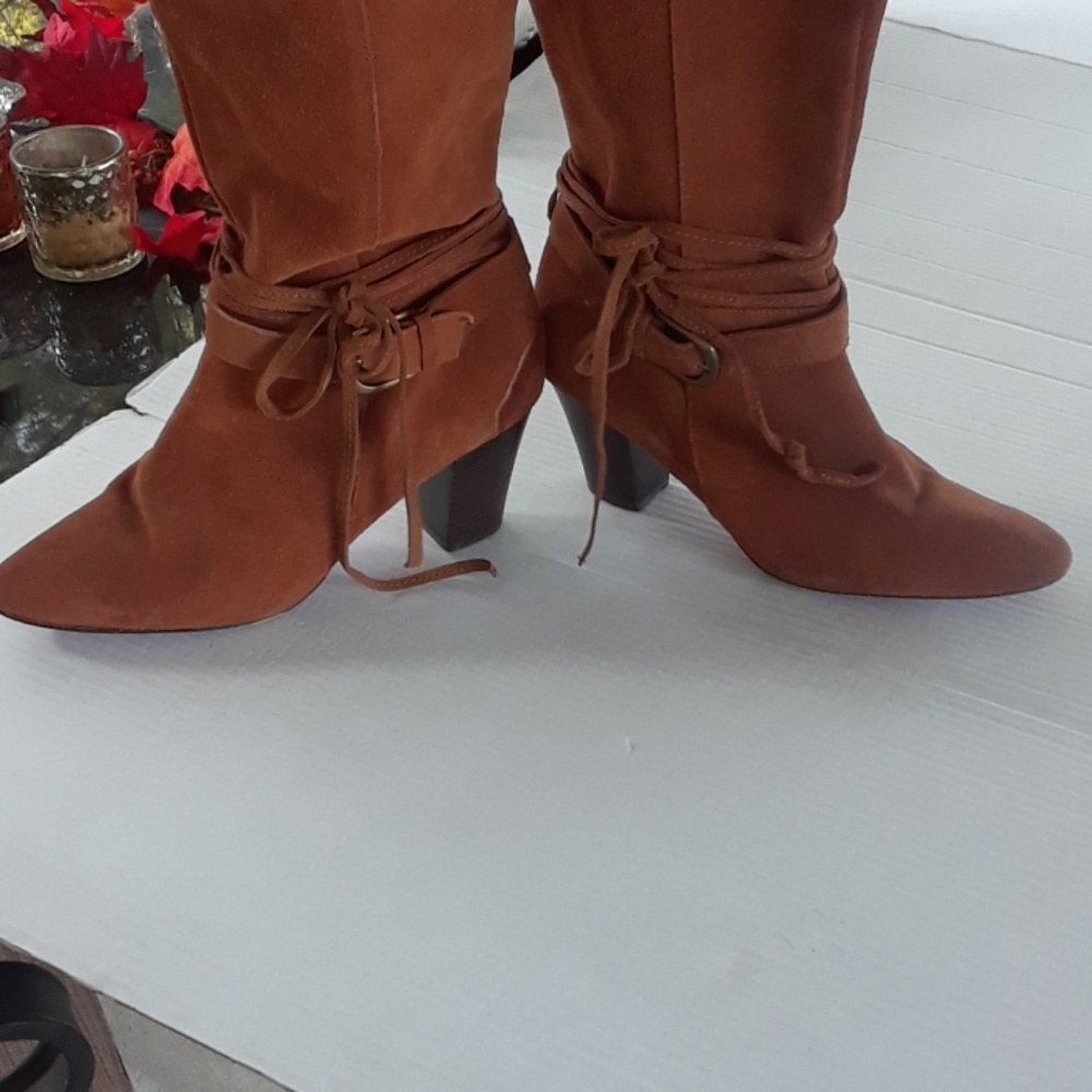 Twiggy  London suede boots